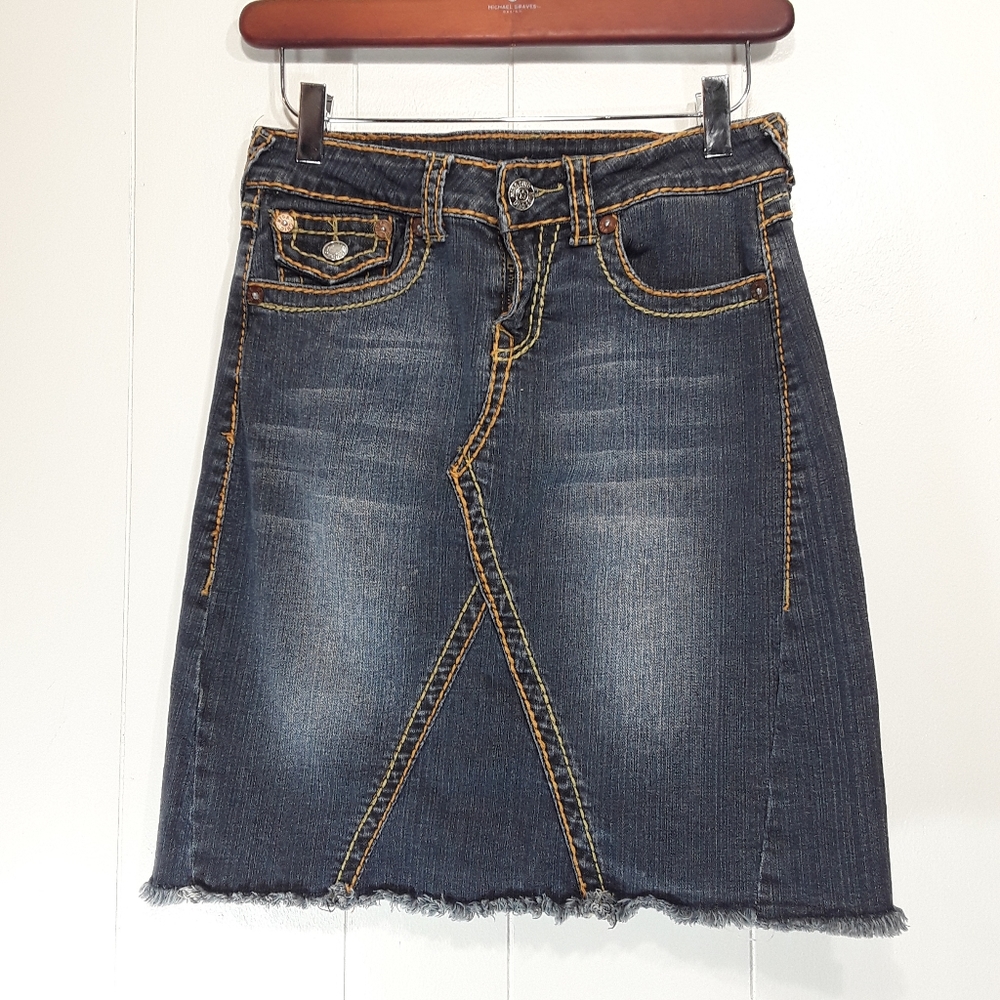 Miss Chic Jean's raw hem small skirt